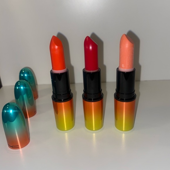 Mac wash and dry lipstick bundle - Picture 2 of 11